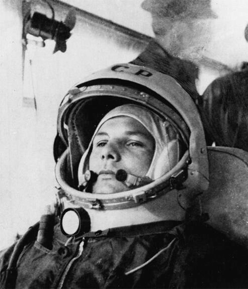 Sovjetski kozmonaut Jurij Gagarin priprema se postati prvi čovjek koji će ikada otputovati u svemir.