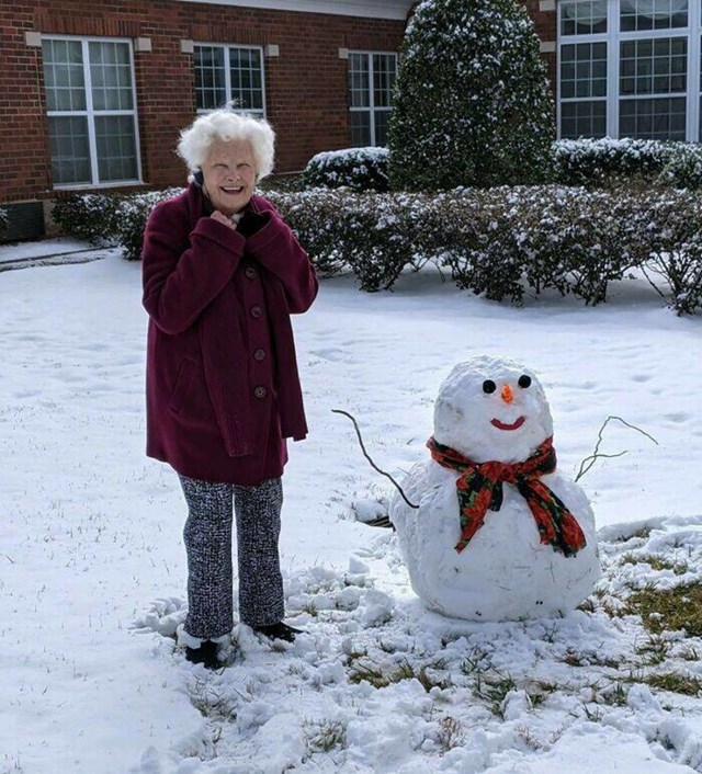 10. Moja baka napravila je snjegovića