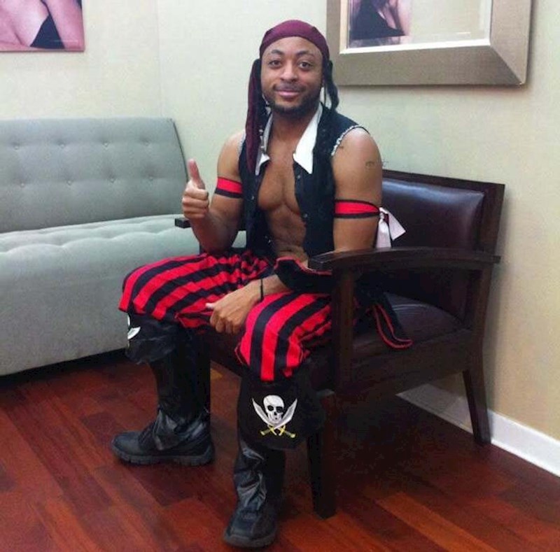 13. Zaružio je na tematskom partiju do jutra i zaboravio da rano ujutro ima termin kod zubara. Svi su mislili da je lud.