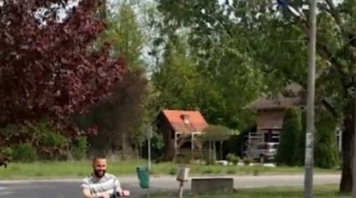 Snimka iz Srbije nasmijala je Balkance, morate vidjeti kako se tip provozao na romobilu