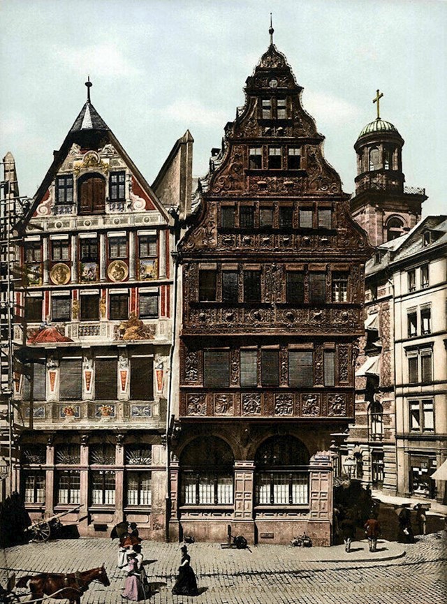 Povijesne kuće u Frankfurtu. Izgrađene su oko 1600., a uništene u bombardiranju 1944. godine.