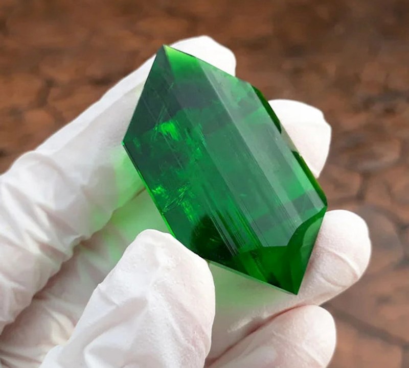 10. Kristal kalijevog ferioksalata kojeg sam uzgajao mjesec dana