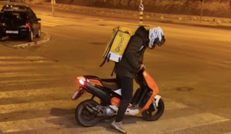 Društvenim mrežama kruži snimka bizarnog poteza jednog dostavljača, morate vidjeti što je izveo