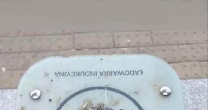 Fotka javnog bežičnog punjača u Poljskoj obišla je svijet, sve će vam biti jasno kad ju vidite