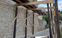 Građevinski pothvat iz Dalmacije nasmijao je cijelu zemlju, morate vidjeti što piše na kartonu