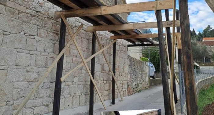 Građevinski pothvat iz Dalmacije nasmijao je cijelu zemlju, morate vidjeti što piše na kartonu