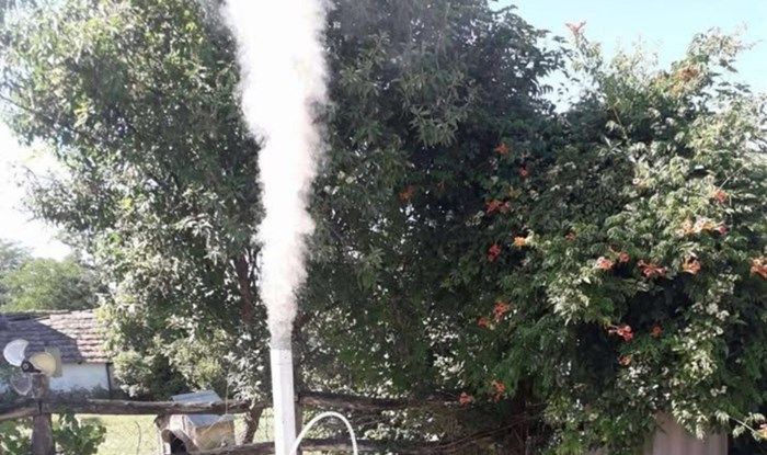Tisuće ljudi na Fejsu lajkale su fotku detalja iz nečijeg dvorišta, odmah ćete vidjeti zašto