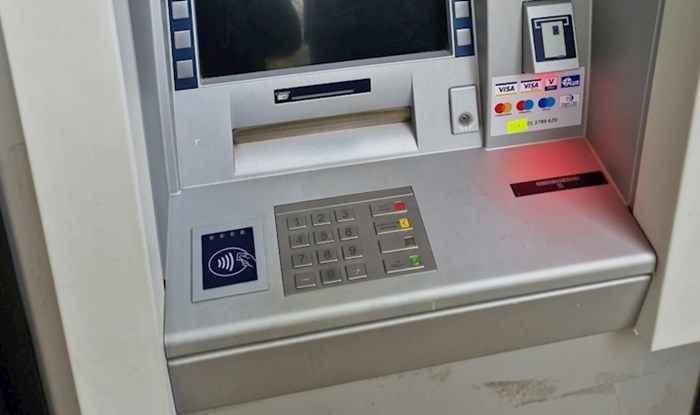Čudna pojava na ekranu jednog bankomata zbunila je brojne korisnike, odmah ćete vidjeti zašto