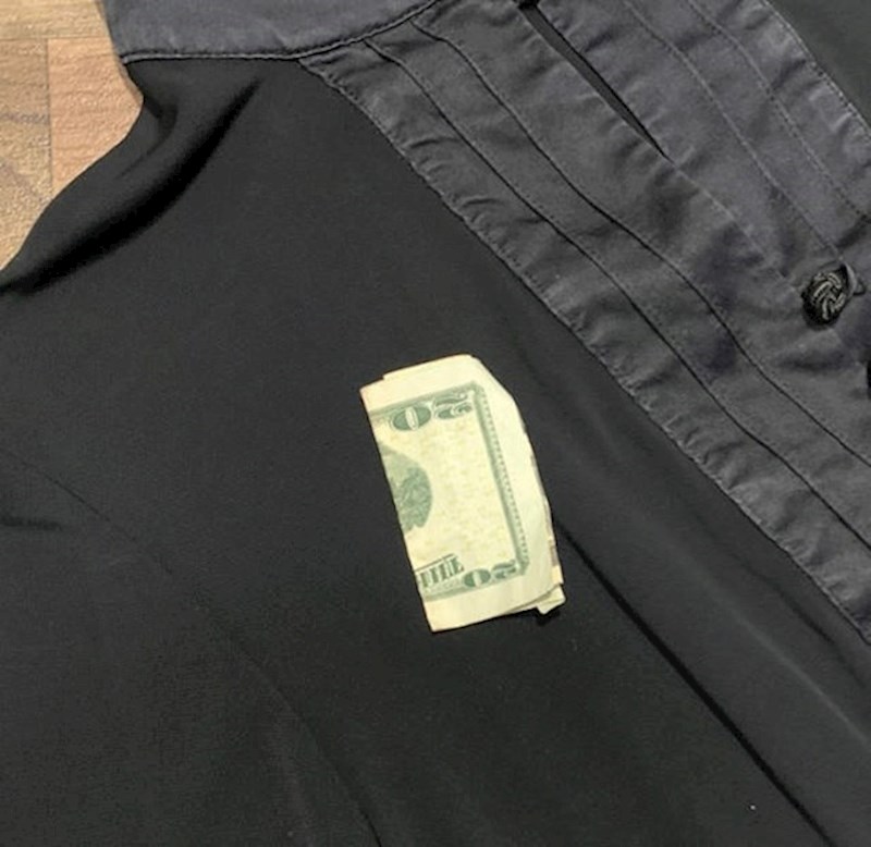 13. Pronašao je 20 dolara u džepu hlaća koje je za 3 dolara kupio u second hand dućanu