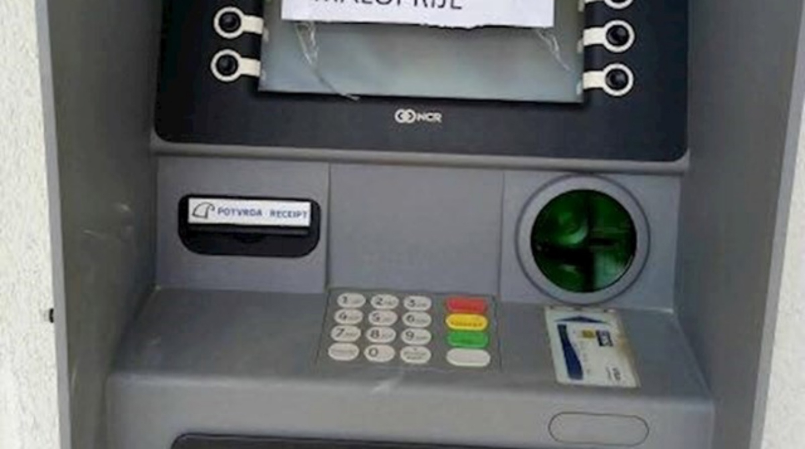 Tip je htio podići novce s bankomata pa prasnuo u smijeh kad je vidio poruku koju je netko ostavio