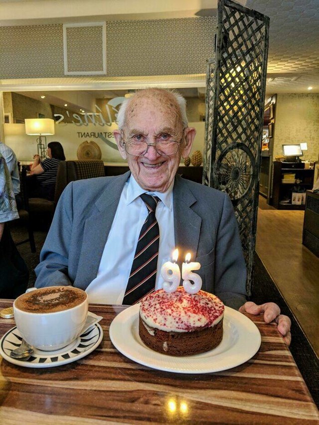 6. Moj djed proslavio je 95 rođendan i izjavio da se sada konačno može prestati brinuti da će umrijeti mlad