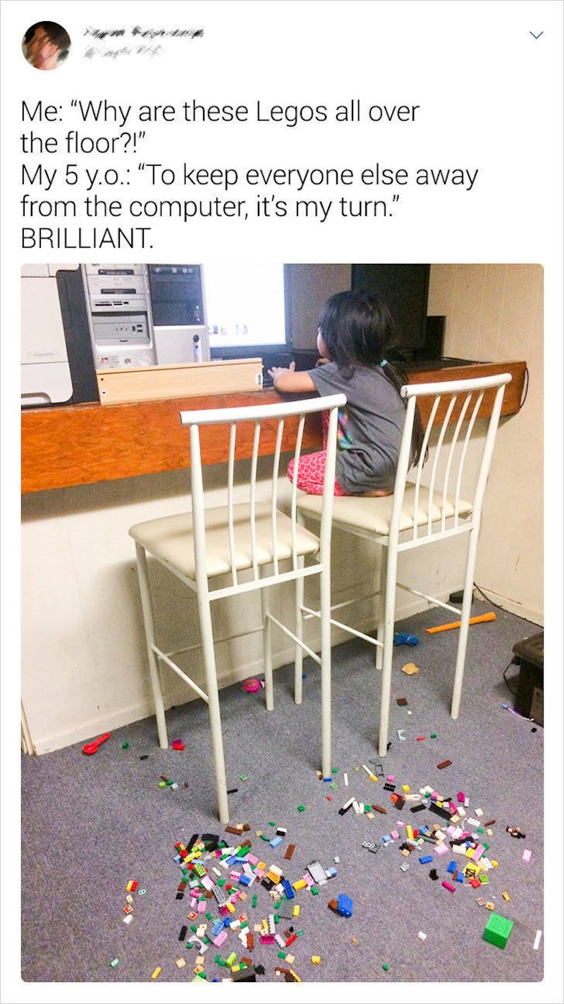 3. Prosula je legiće po podu kako se nitko ne bi približio kompu jer je sad njezin red