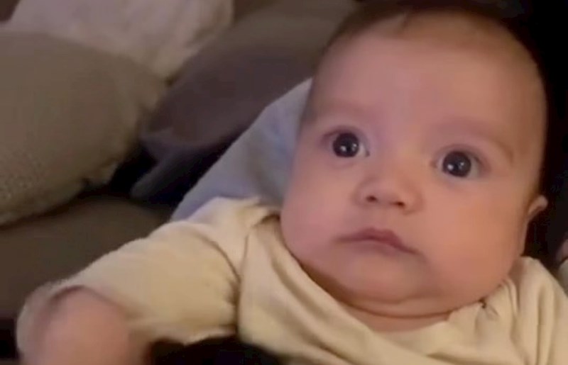 Tata je 9 mjeseci pripremao pozdrav sa sinom, prasnut ćete u smijeh kad vidite kraj hit snimke