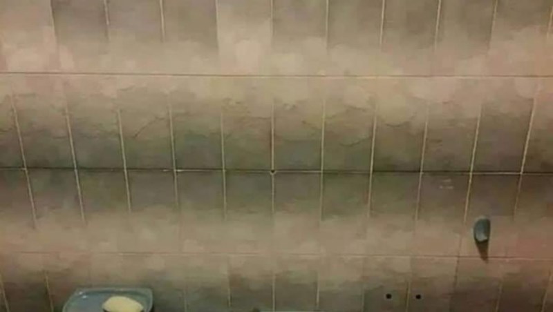 Fotka iz WC-a u Dalmaciji hit je u cijeloj zemlji, morate vidjeti što je postavljeno umjesto zrcala