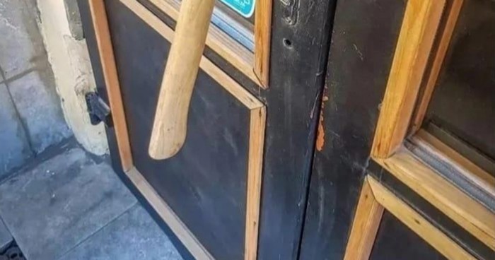 Kvaka za vrata na ulazu u jedan lokal izazvala je salve smijeha na Fejsu, odmah ćete vidjeti zašto