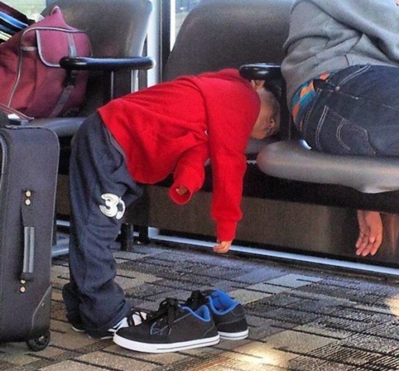 11. Da barem i odrasli mogu ovako zaspati bilo kad i bilo gdje