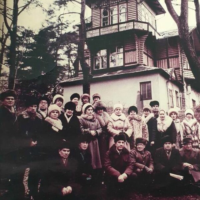7. Vlasnik kuće preminuo je nekoliko dana prije snimanja ove fotografije. Očito je jako htio biti na njoj.