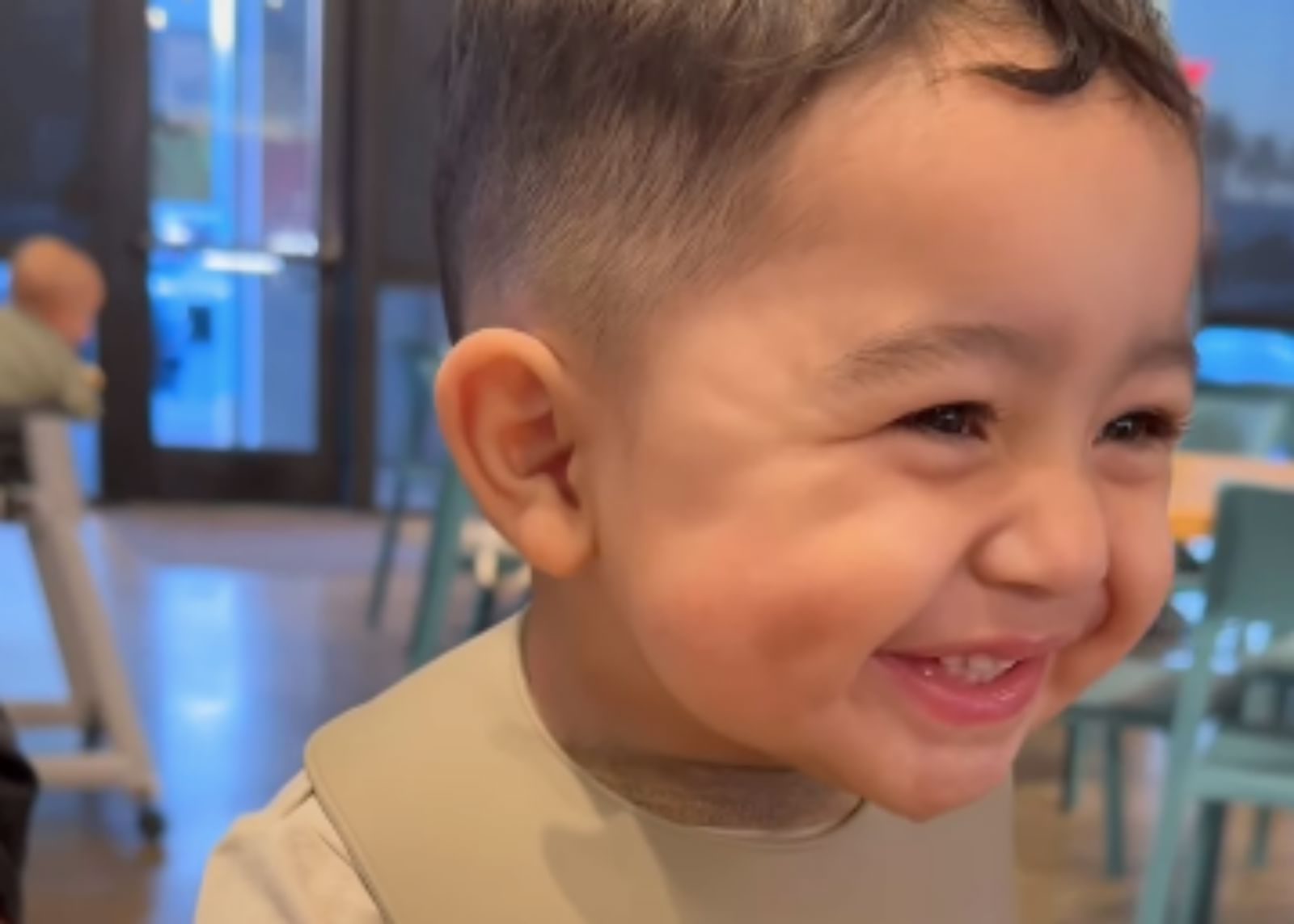 Mama je snimila što njezin sinčić radi svaki put kad ugleda curicu, snimka oduševila milijune