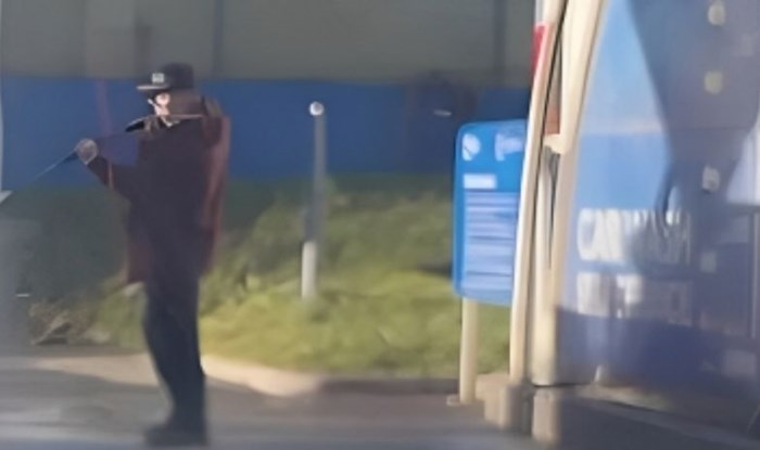 Snimka iz autopraone u SAD-u je viralni hit, morat ćete dobro protrljati oči kad vidite što tip radi