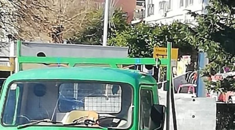 Natpis na kamionu iz Šibenika nasmijava ljude gdje god prođe, fotka je odmah postala hit