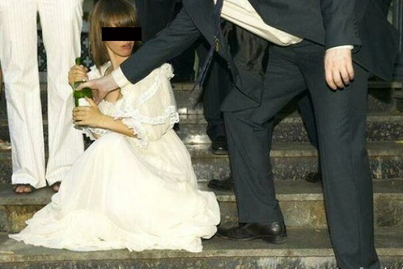 Dosta bizarna fotka s vjenčanja
