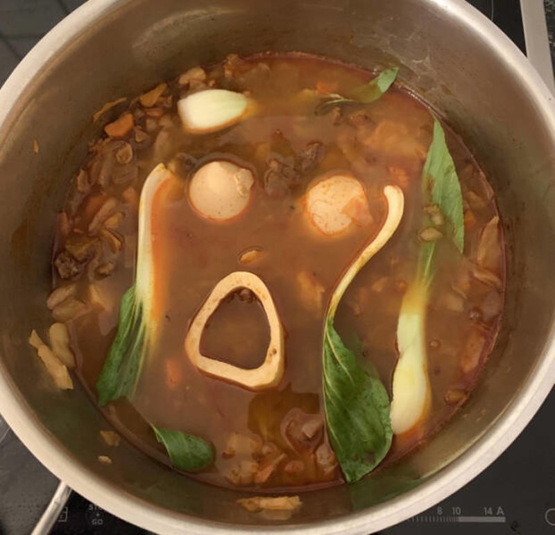 9. Moj tata, inače slikar, napravio je juhu s motivom slike "Krik" Edwarda Muncha