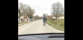 Snimka biciklista iz jednog sela u Hrvatskoj zgrozila je ekipu na Fejsu, odmah ćete vidjeti zašto