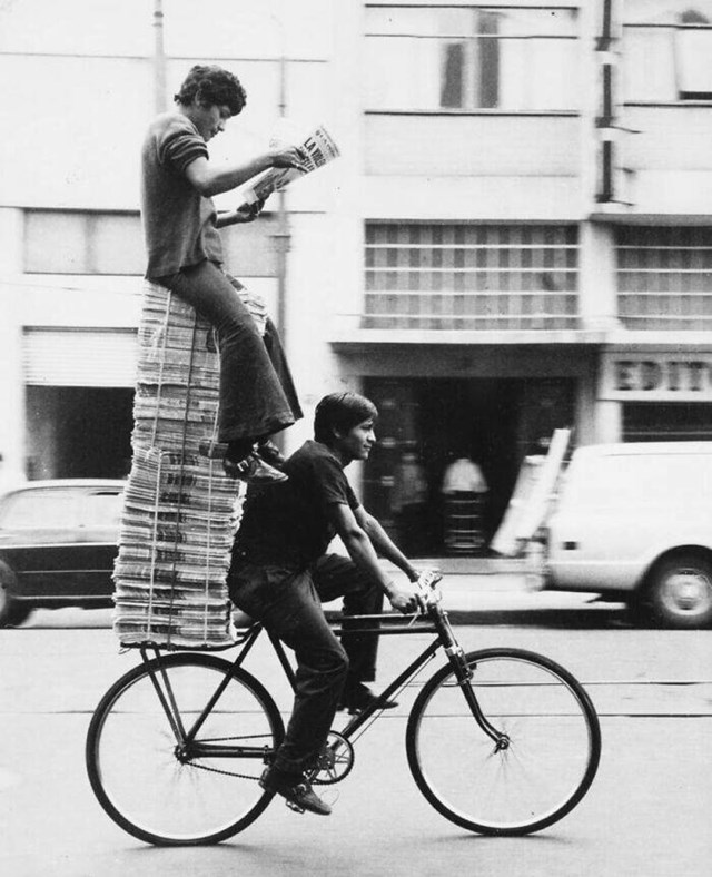 16. "Dostavljanje novina u Mexico Cityju, 1977., Frans Stoppelman"