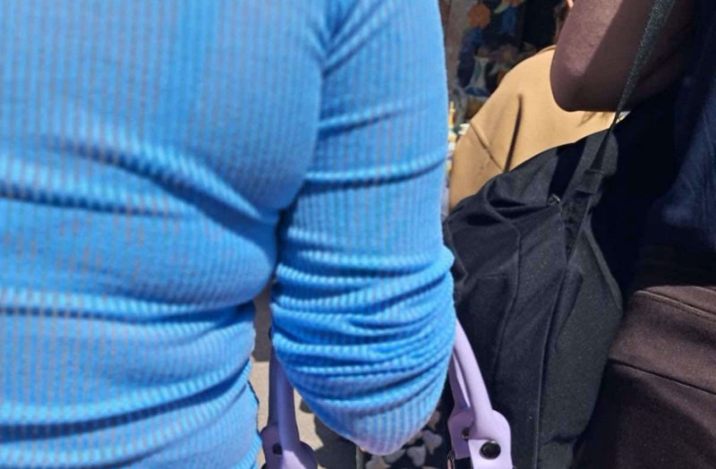 Zagrepčanka je nasmijala prolaznike nesvakidašnjim izborom torbice, prizor je urnebesan