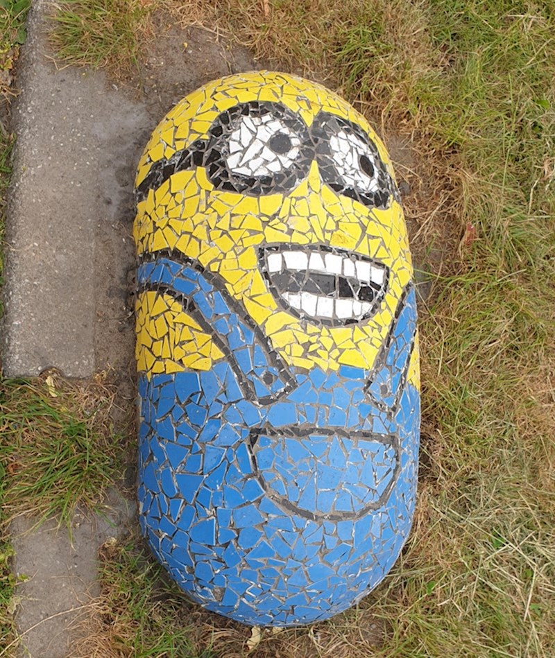 11. Ovaj branik na kojem je mozaik miniona