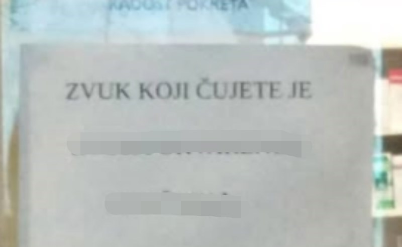 Pacijent je primijetio bizaran natpis u ambulanti i morao ga svima pokazati, fotka je hit u regiji