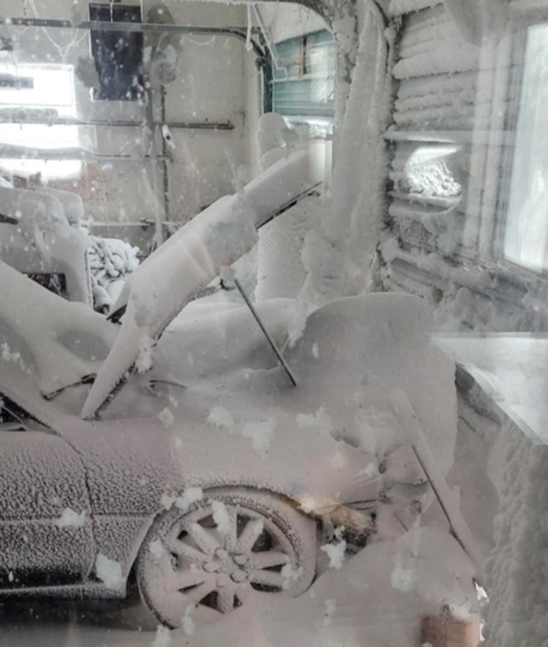 6. Snježna oluja otvorila je vrata moje garaže po noći