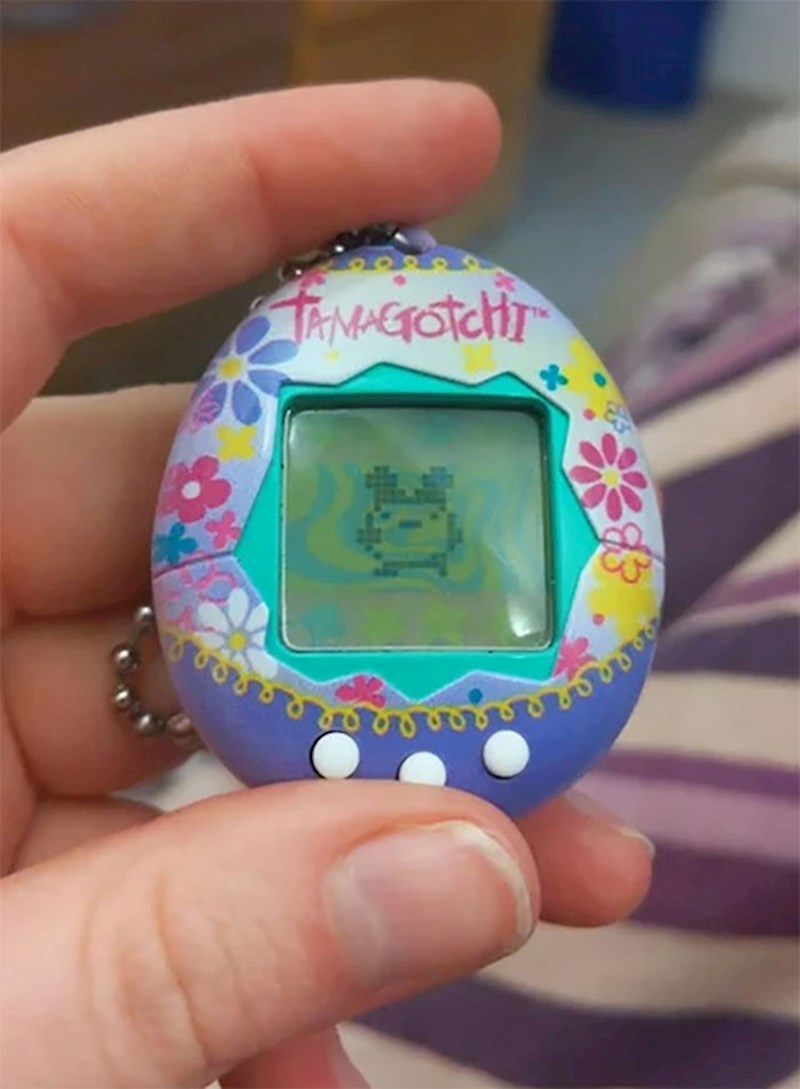 7. Tamagotchi - koji nam je vjerojatno svima dosadio za 2 dana 😂