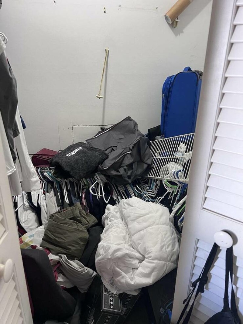 16. Imao sam Zoom sastanak i začuo glasan prasak iz spavaće sobe, kad ono...