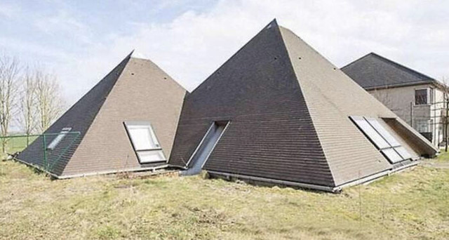 23. Kuće piramide