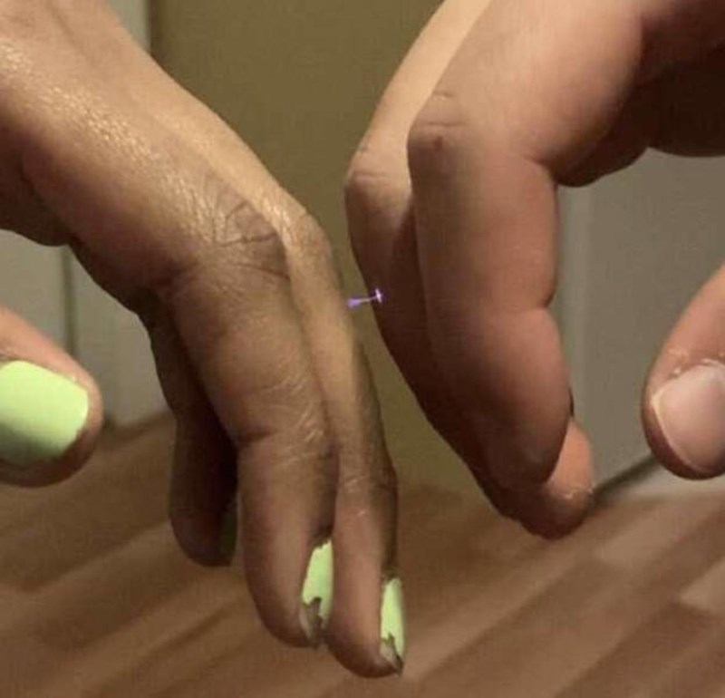 19. Uhvatio sam trenutak nastanka statičkog elektriciteta između moje cure i mene