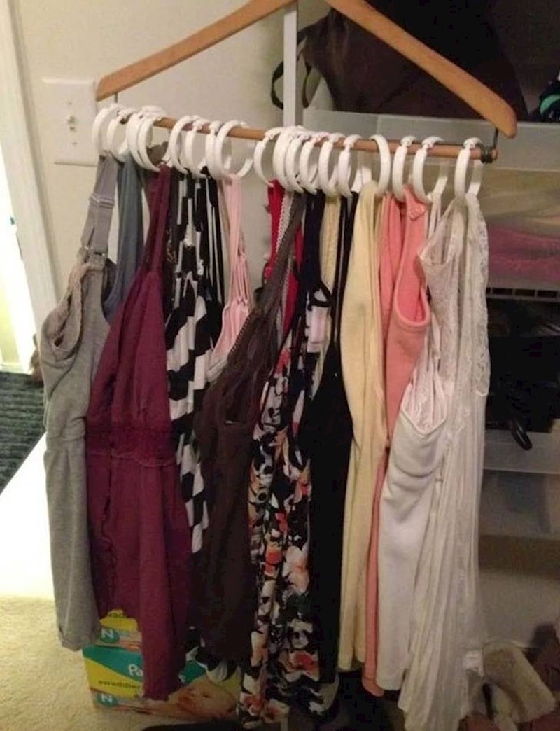 10. Kako staviti sve majice na jednu vješalicu
