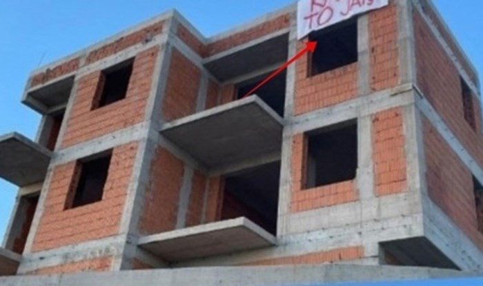 Dalmatinac je na započetu kuću dodao urnebesan natpis, prizor je nasmijao cijelu Hrvatsku