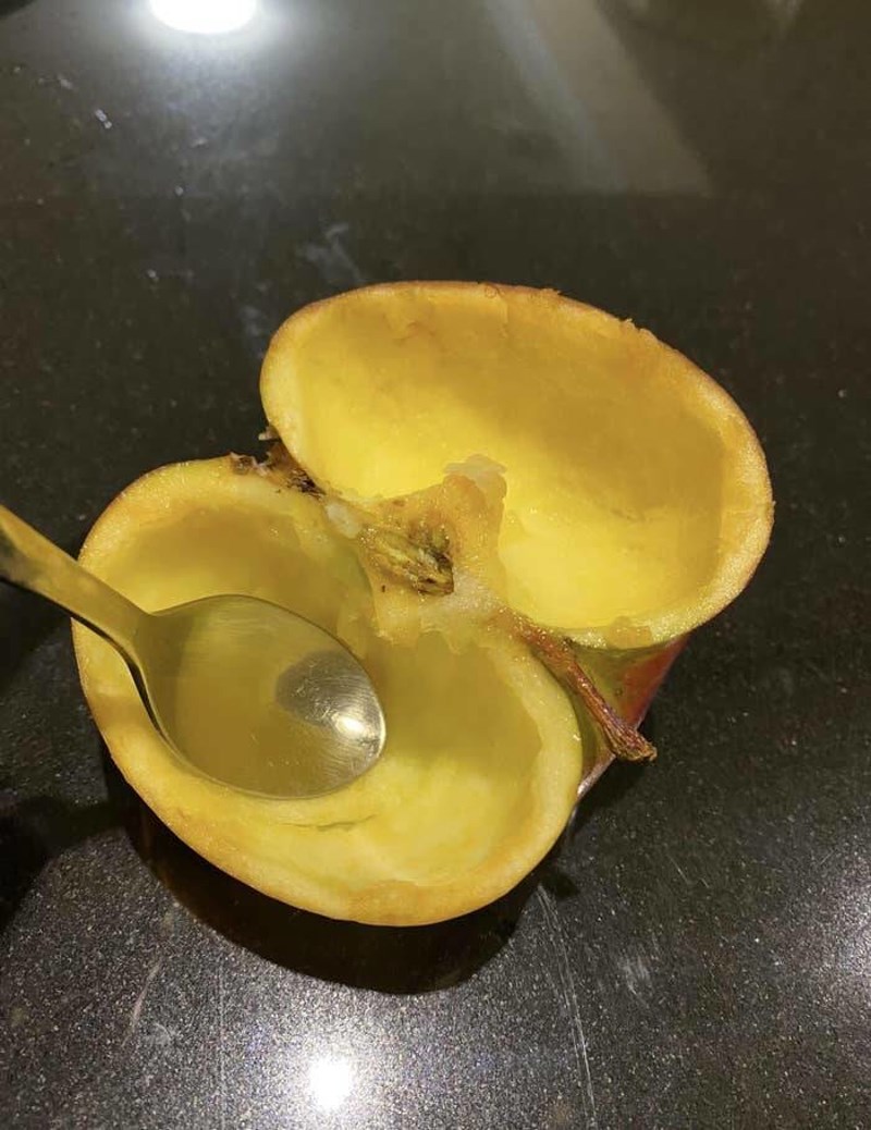 14. Moj muž ovako jede jabuke