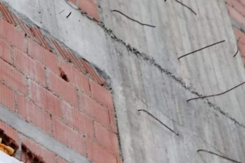 Prolaznik je na pročelju zgrade uočio bizaran detalj, urnebesan prizor obišao je cijeli Balkan