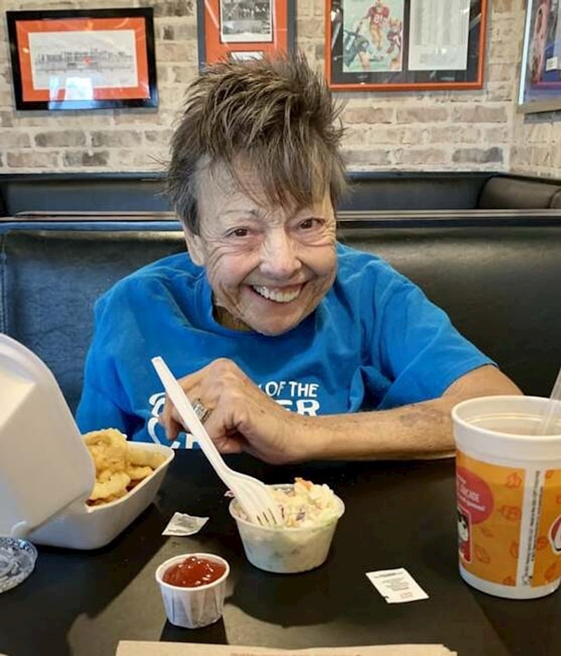 9. Odveo sam baku koja inače živi u domu na ručak. Njezin osmjeh sve vam govori!