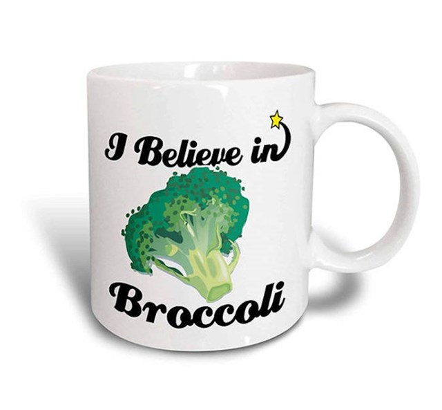 3. Šalica na kojoj piše "vjerujem u brokule"