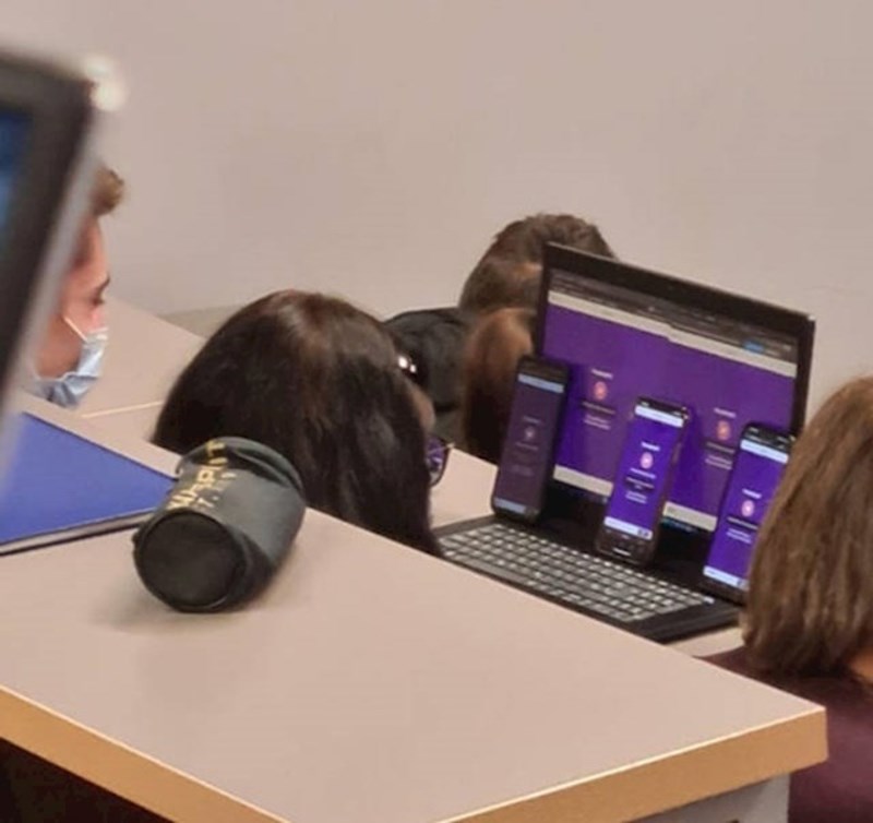 Koristila je 4 različita uređaja na kolokviju i svejedno nije prošla!