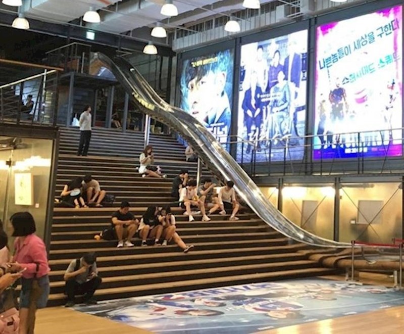 17. Kino iz kojeg se spuštate toboganom