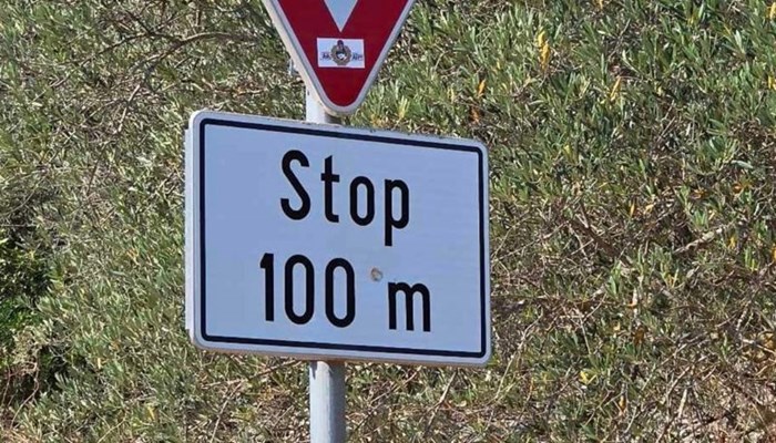Prometni znak negdje u Dalmaciji nasmijao je ljude na Fejsu, a sve zbog detalja koji je netko dodao