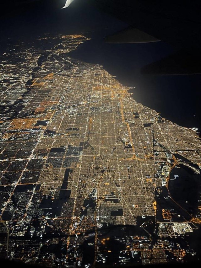 2. Slikao sam ovaj fascinantan prizor iznad Chicaga