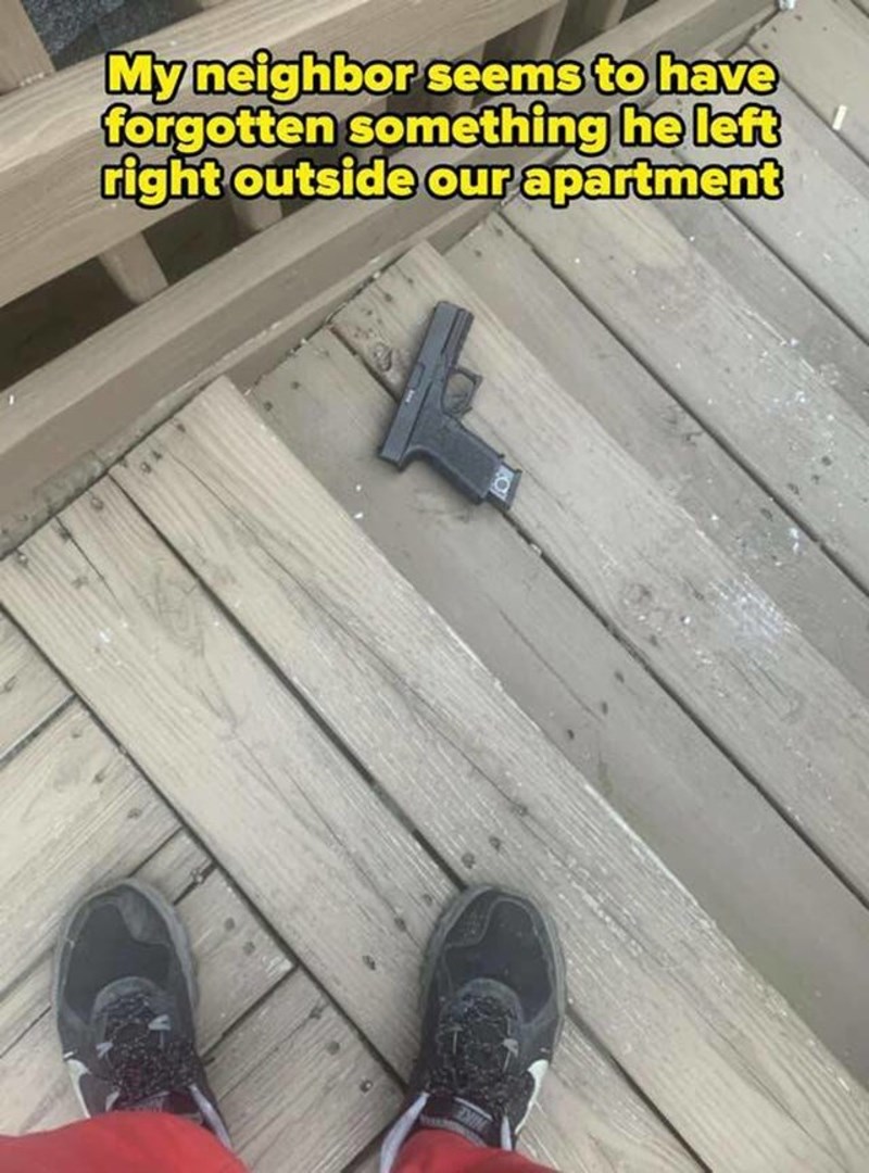 3. Moj je susjed zaboravio nešto točno pred našim stanom.