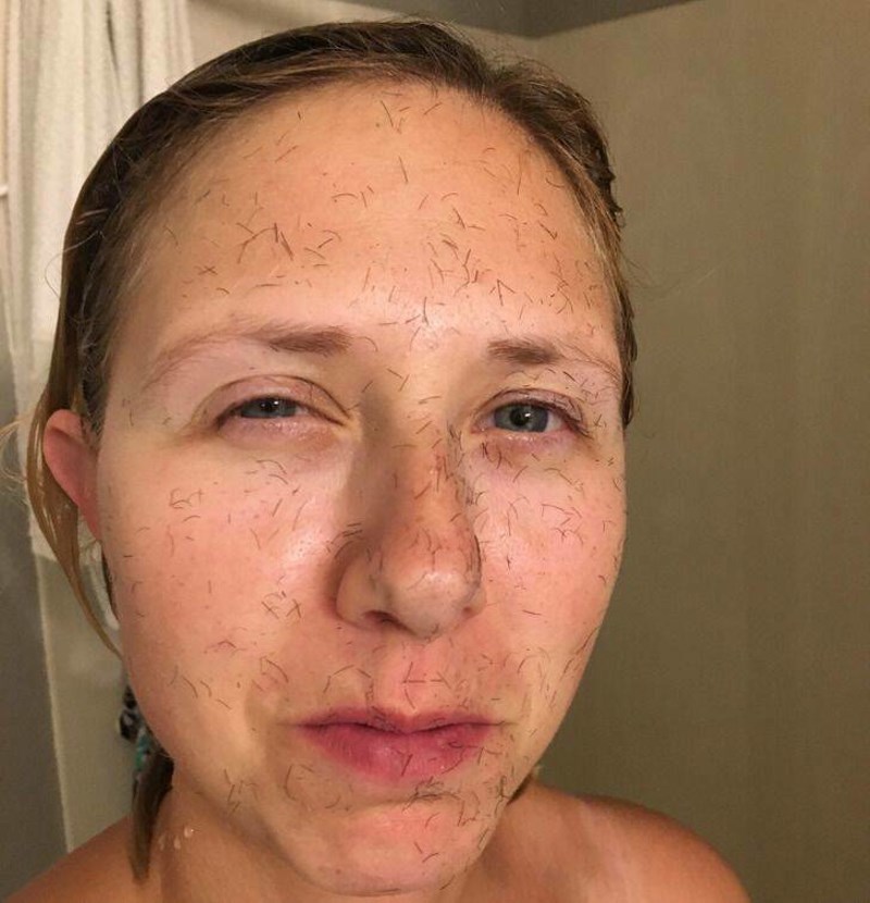 28. Slučajno sam se obrisala ručnikom kojim se brisao moj muž nakon brijanja