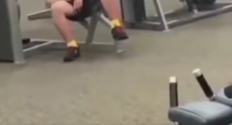 Netko je u teretani uočio urnebesan prizor, snimka je odmah postala totalni hit na Fejsu