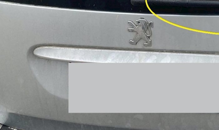 Bizaran detalj na ovom autu nemoguće je fulati, morate vidjeti što je netko montirao umjesto brisača